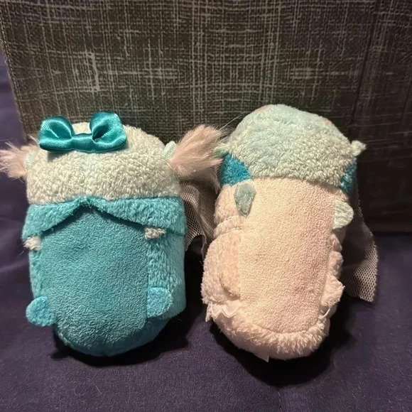 EXCLUSIVE DISNEY PARKS HAUNTED MANSION MINI TSUM TSUMS: The Bride & Ghost Ezra - Picture 5 of 5